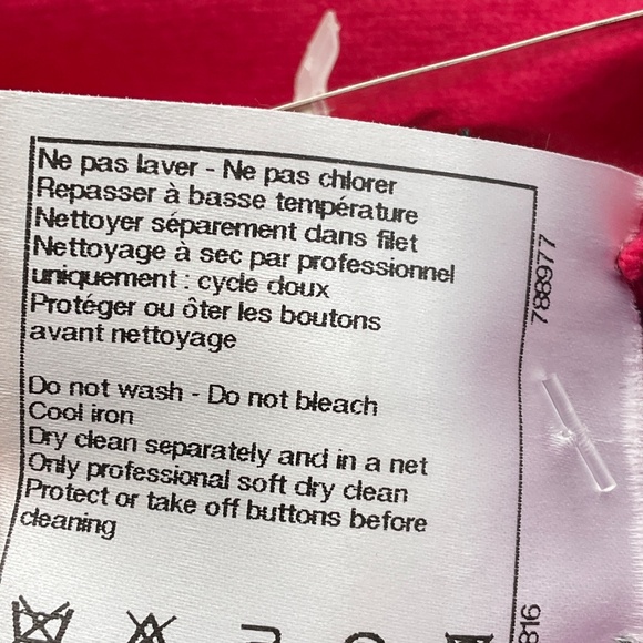 CHANEL MAGENTA / PINK 2009 FRINGED CASHMERE KNIT SCARF - Picture 8 of 13